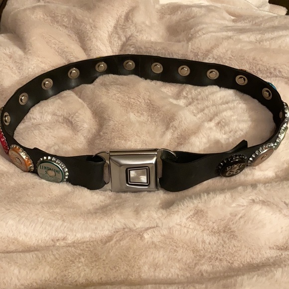 Vintage 90’s bottle cap seat belt belt - Picture 3 of 7